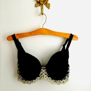 Wacoal Embrace Lace Floral bra | 34 D - black & cream